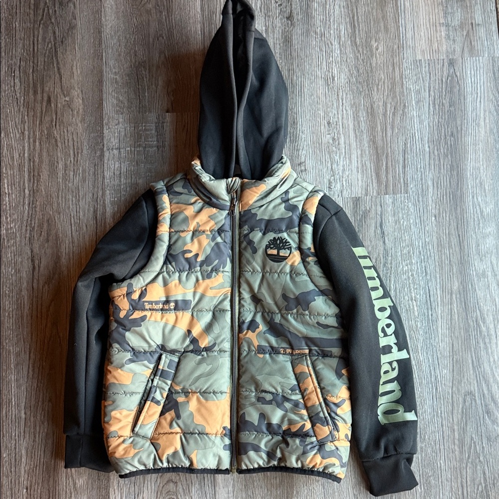 Timberland Kids Green & Tan Camo Hooded Puffer Jacket with Black Sleeves
